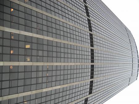 Penchez-vous [vers la droite] et vous pourrez voir la tour Montparnasse